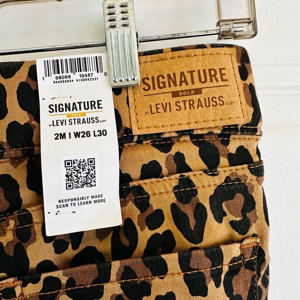 Levi's Signature Gold Leopard Print Skinny Pants NWT sz25 - Picture 3 of 6
